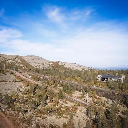 North - Hilltop Gielas