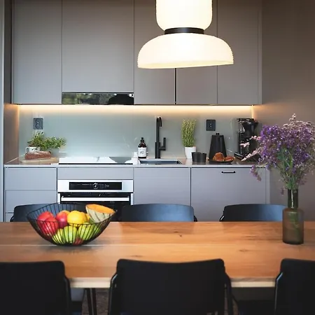 North - Hilltop Gielas