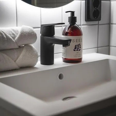 North - Hilltop Gielas