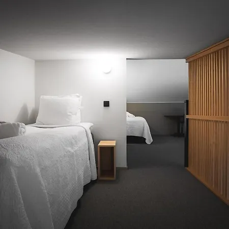 North - Hilltop Gielas *