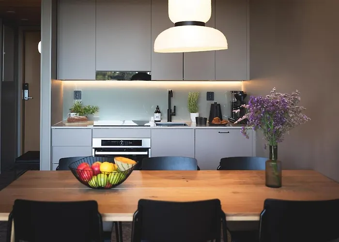 North - Hilltop Gielas