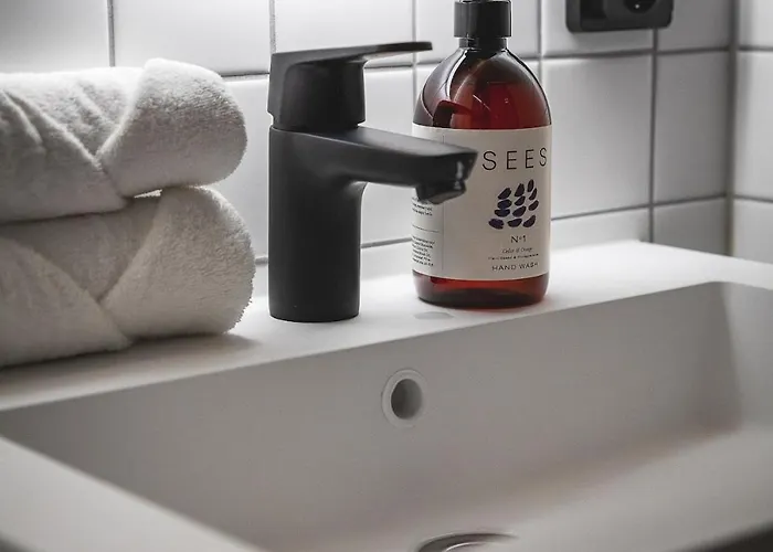 North - Hilltop Gielas